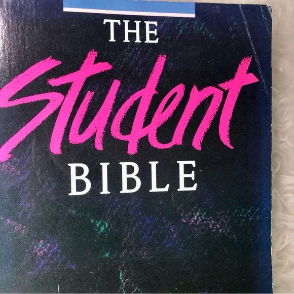THE STUDENT BIBLE PAPERBACK NEW INTERNATIONAL VERSION - Picture 2 of 10